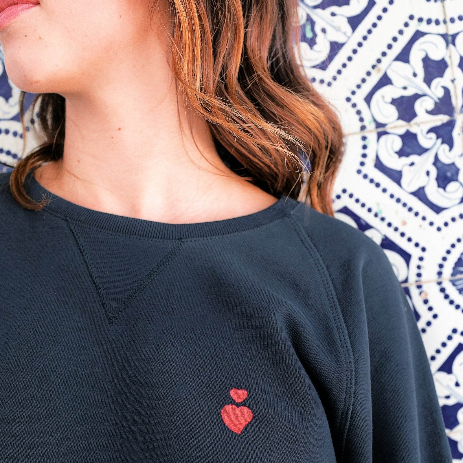 Sweatshirt “Coração Preto” - Madelana A Janela