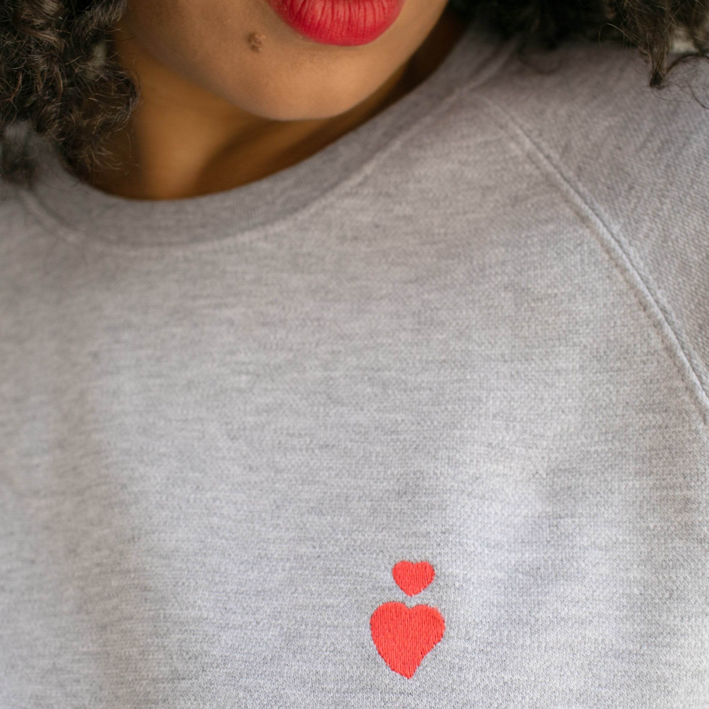 Sweatshirt Coração Bordado - Madelana A Janela
