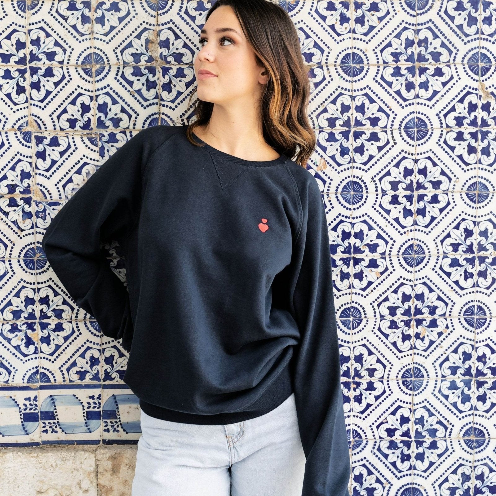 Sweatshirt “Coração Preto” - Madelana A Janela