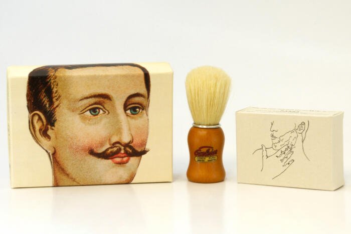 Bigodes - Conjunto de sabonete e pincel - Madelana A Janela